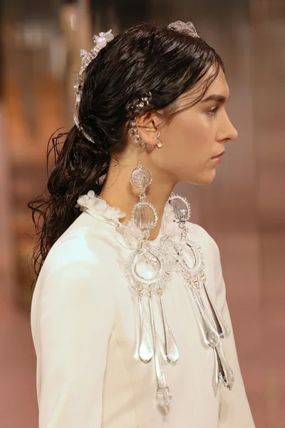 Look 12
